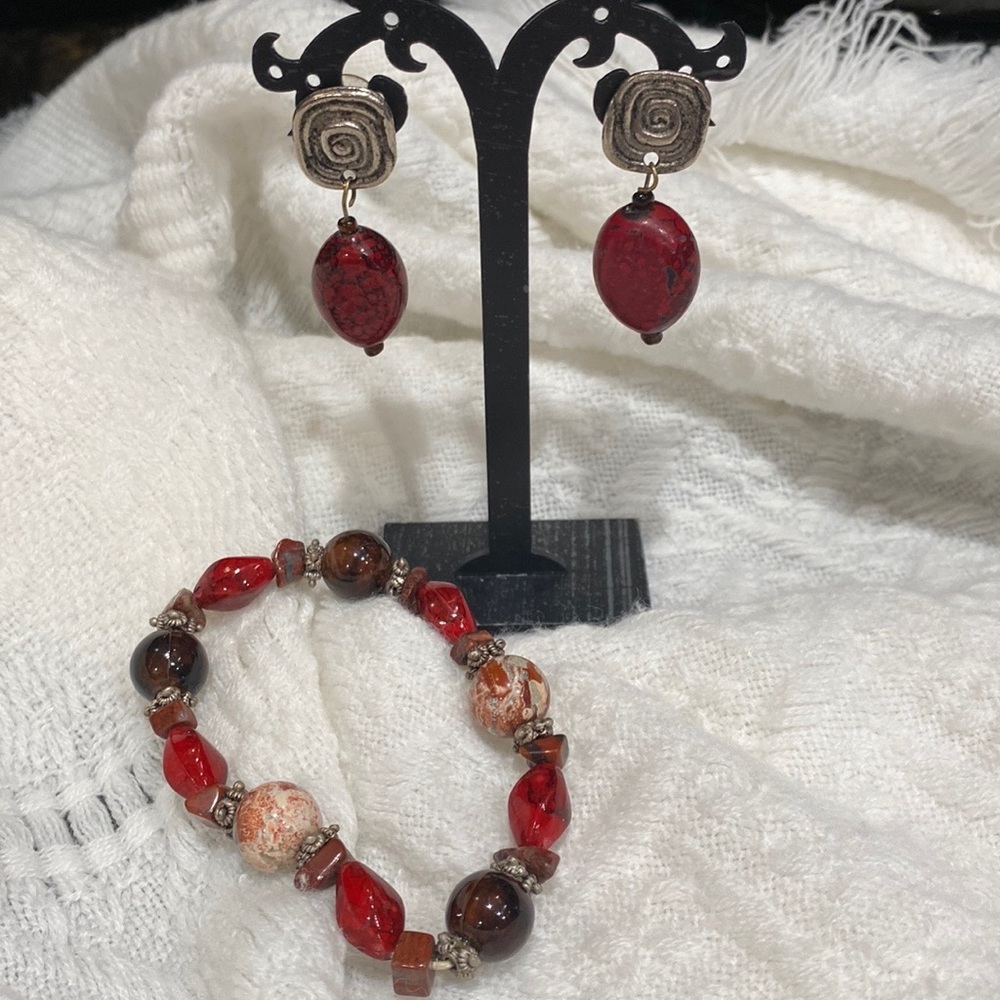 Howlite Ibis Jasper stones Vintage bracelet with Howlite and silver earrings